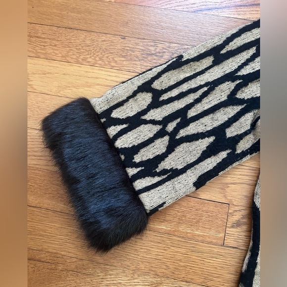 Chico’s Women’s Convertible Faux Fur Trimmed Sweater Jacket - Size 3 - Picture 3 of 10